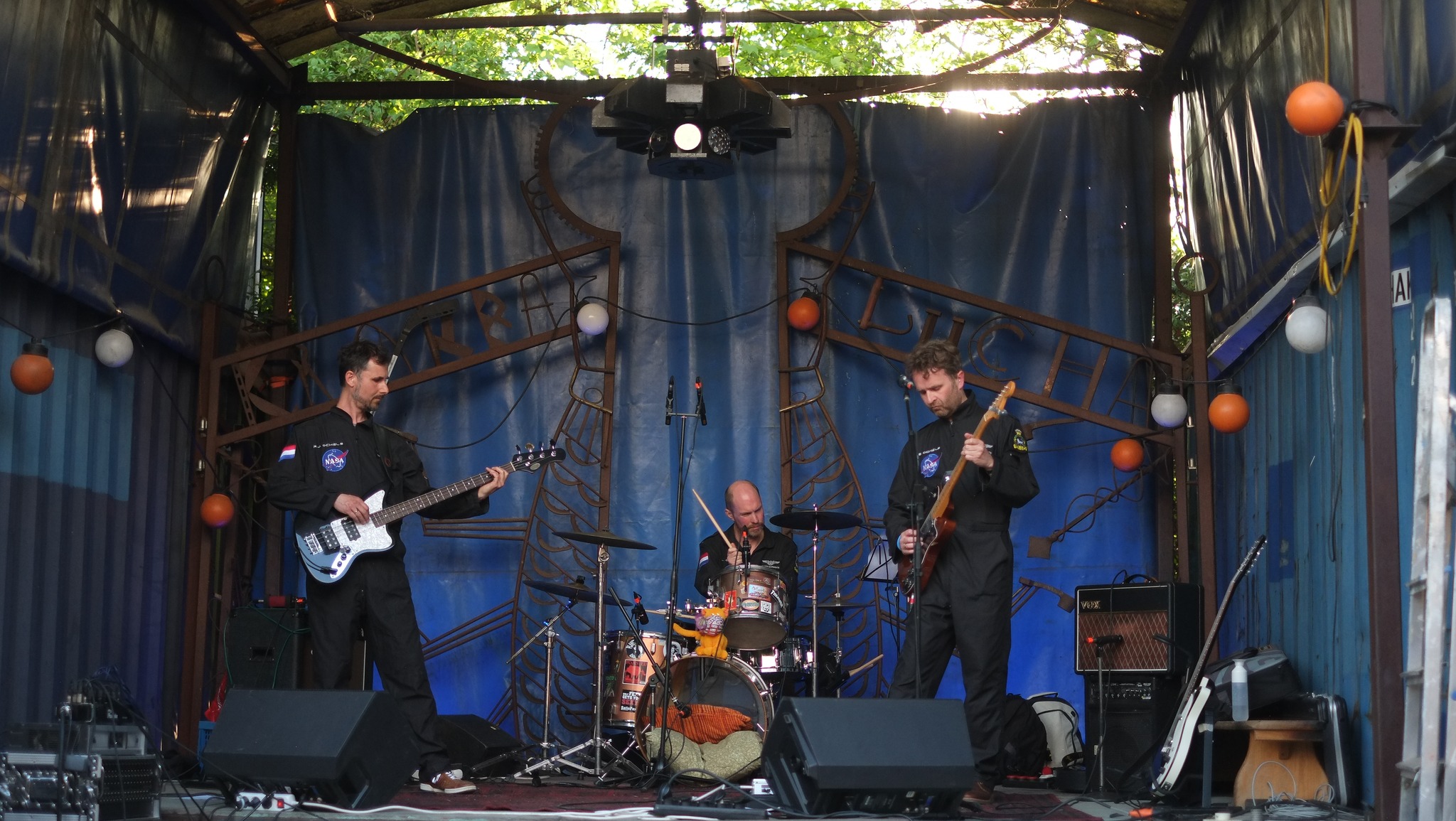 maanlander band fictie frictie rj luc edo
